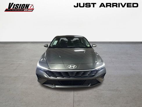 New 2026 Hyundai Elantra SE FWD image 2
