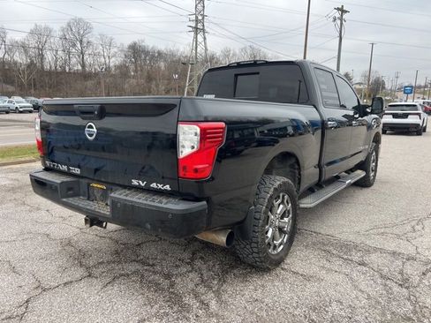 Used 2017 Nissan Titan SV image 3
