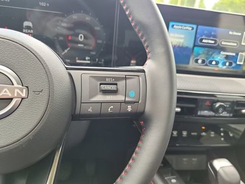 Used 2025 Nissan Kicks SR w/ SR Premium Package FWD image 19