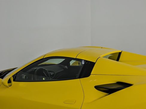 Used 2021 Ferrari F8 Tributo RWD image 19