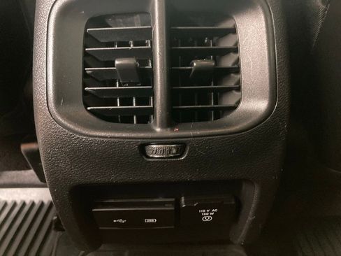 Used 2019 Jeep Cherokee Limited image 15