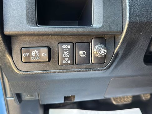 Used 2019 Toyota Tacoma TRD Off-Road AWD/4WD image 14
