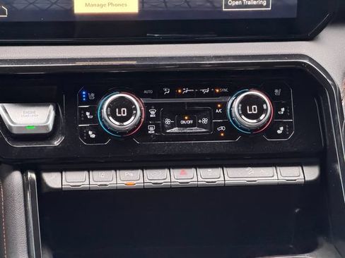 Certified 2025 GMC Sierra 2500 AT4 w/ Technology Package AWD/4WD image 19