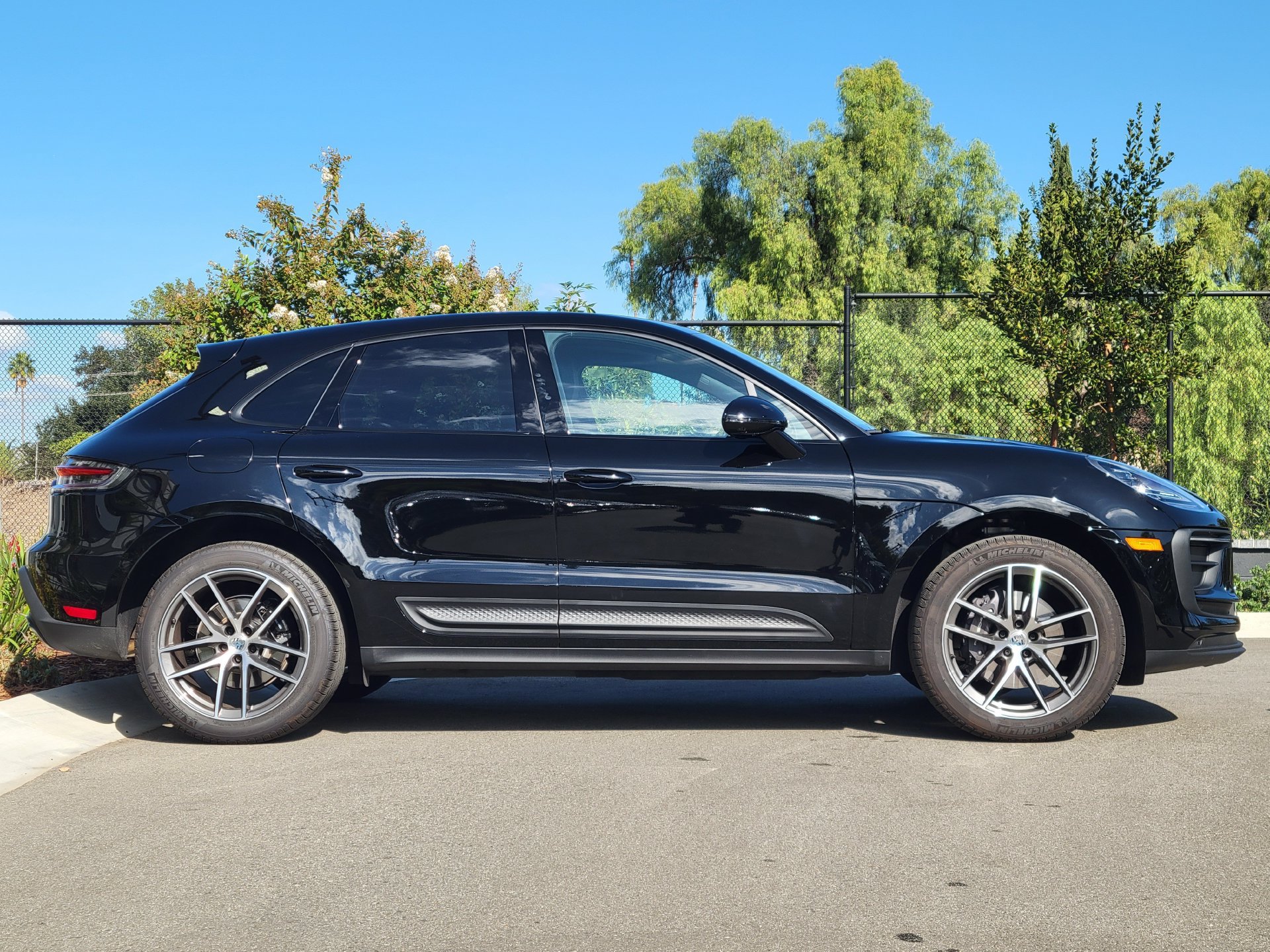 Used 2026 Porsche Macan AWD/4WD image 7