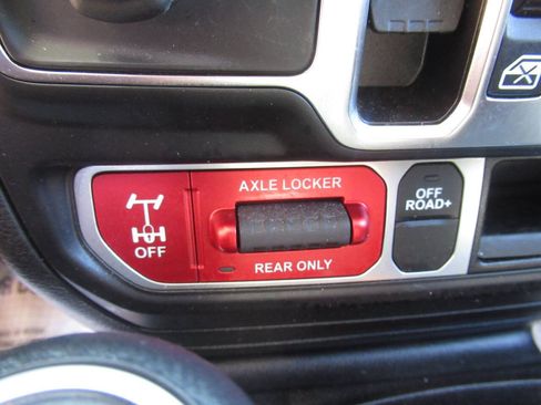 Used 2022 Jeep Gladiator Mojave w/ Cold Weather Group AWD/4WD image 25