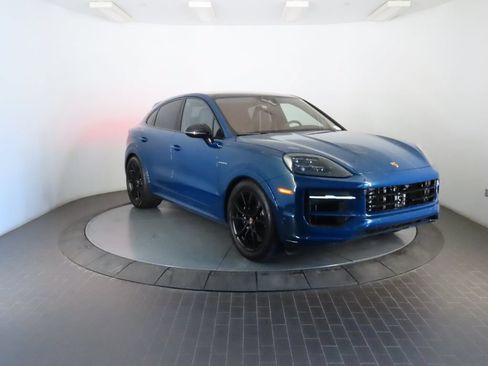 Certified 2026 Porsche Cayenne S AWD/4WD image 9