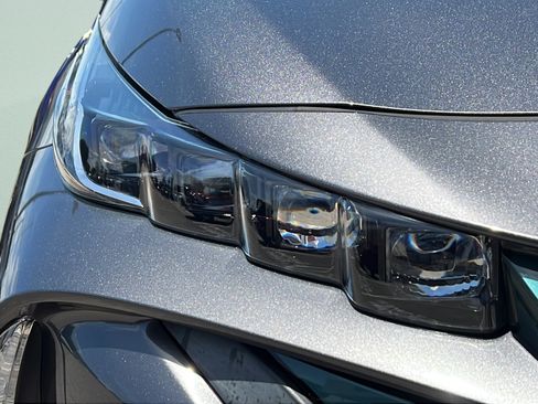 Used 2019 Toyota Prius Prime Plus FWD image 9