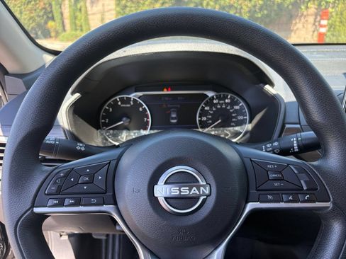 Used 2025 Nissan Altima 2.5 SV FWD image 28