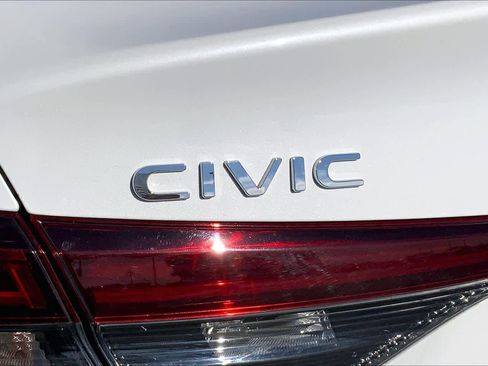 Used 2025 Honda Civic Sport image 31