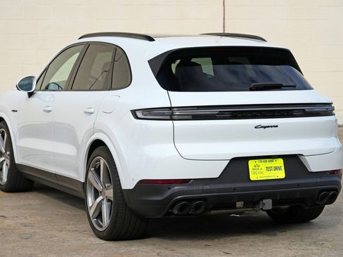 Used 2024 Porsche Cayenne AWD/4WD image 52