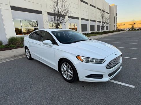Used 2015 Ford Fusion SE image 12