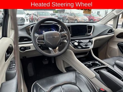 Used 2023 Chrysler Pacifica Limited FWD image 12
