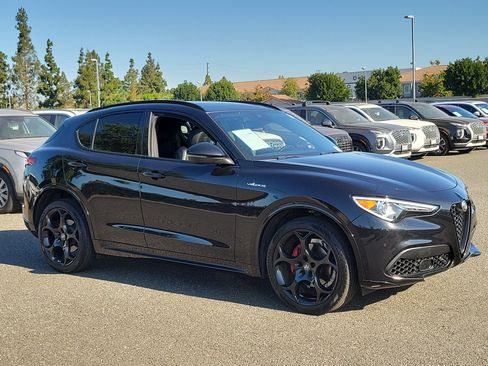 Used 2022 Alfa Romeo Stelvio Veloce AWD/4WD image 26