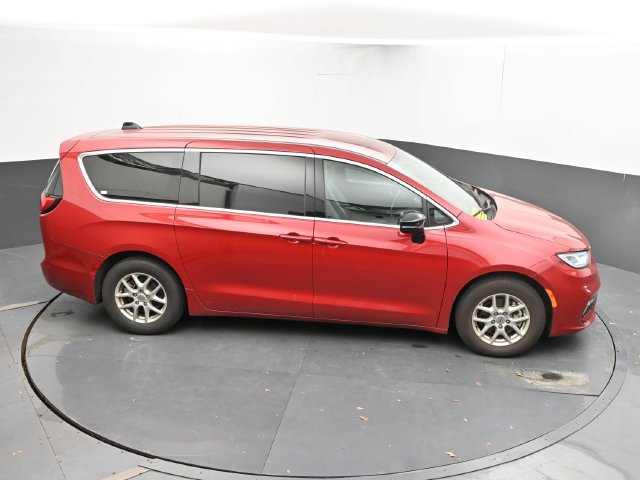 Used 2025 Chrysler Pacifica Select FWD image 38