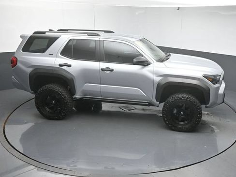 Used 2025 Toyota 4Runner SR5 AWD/4WD image 46
