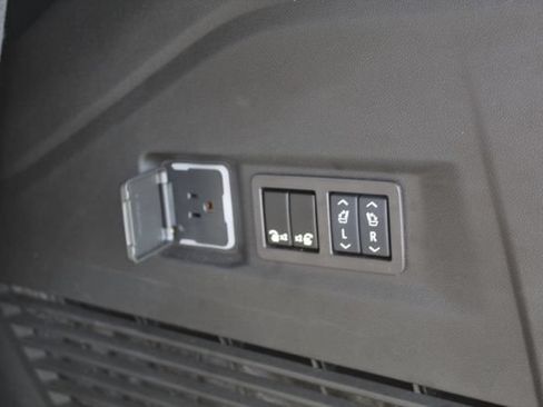 Used 2024 Chevrolet Tahoe High Country AWD/4WD image 7