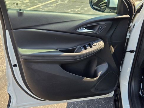 Used 2024 Buick Encore GX Sport Touring image 17