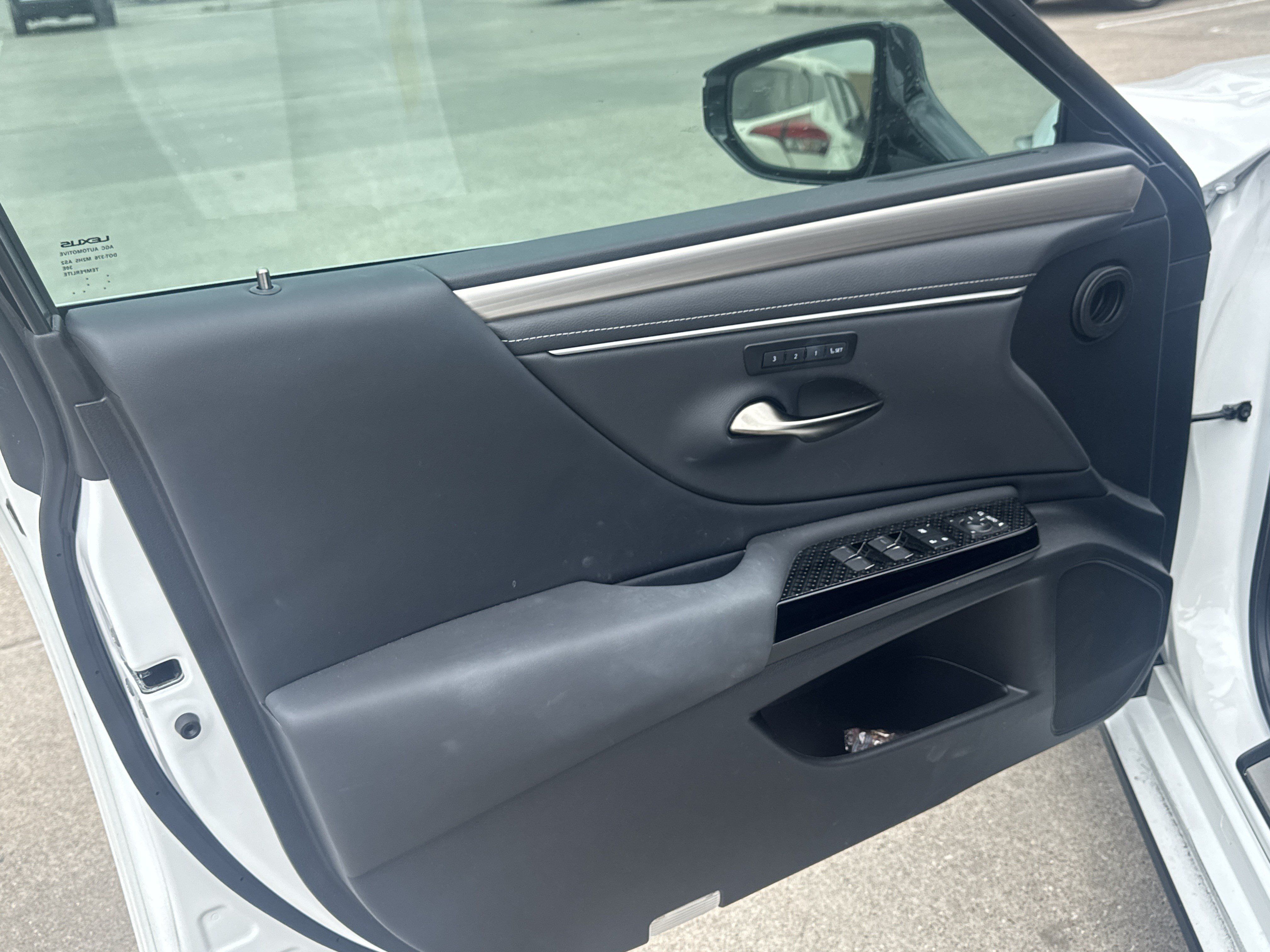 Used 2025 Lexus ES 350 F Sport FWD image 3