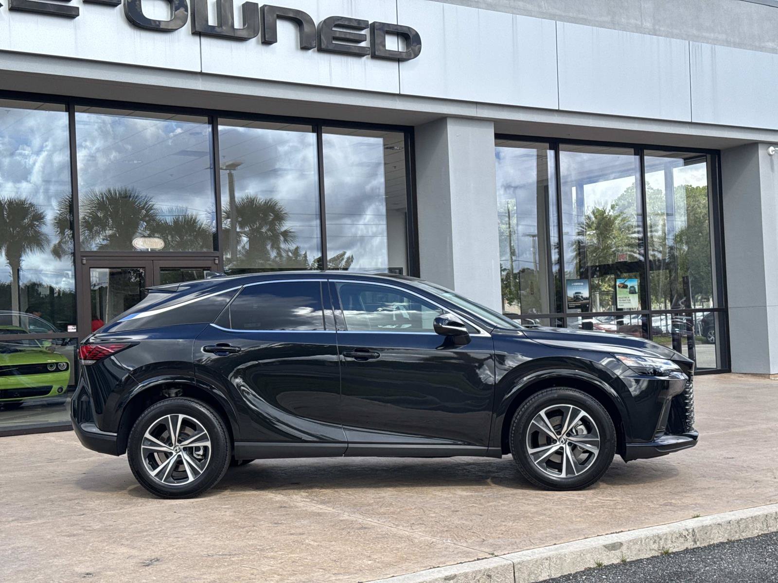Used 2024 Lexus RX 350 FWD w/ Technology Package image 2