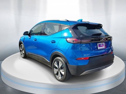 Used 2022 Chevrolet Bolt EUV LT w/ Convenience Package image 4
