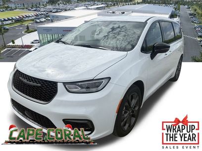 New 2026 Chrysler Pacifica Select