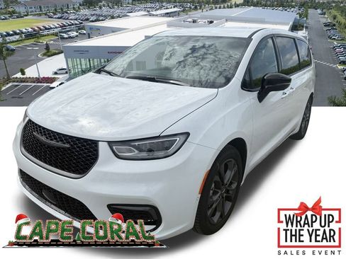 New 2026 Chrysler Pacifica Select image 1