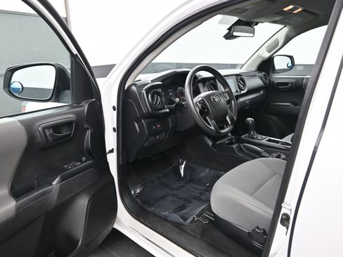 Used 2022 Toyota Tacoma SR image 9