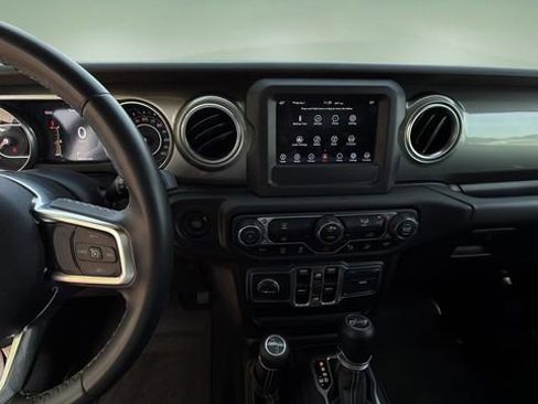 Used 2018 Jeep Wrangler Unlimited Sahara image 11