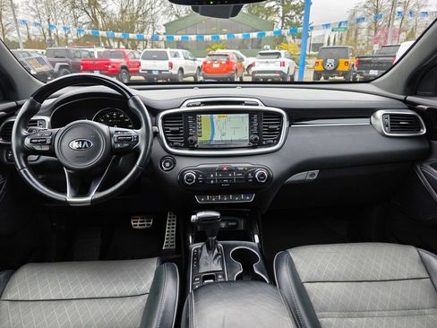 Used 2017 Kia Sorento SX image 8