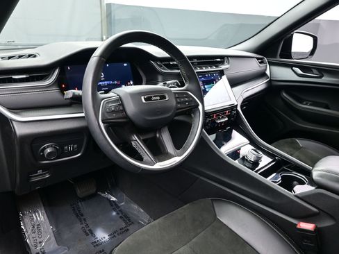 Used 2023 Jeep Grand Cherokee L Altitude image 13