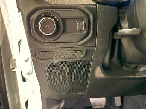 Used 2025 Jeep Wrangler Sport S image 15