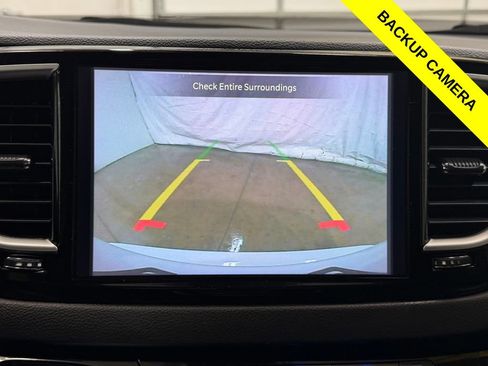 Used 2024 Chrysler Pacifica Touring-L FWD image 4