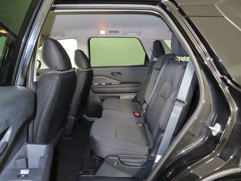 New 2026 Nissan Pathfinder SV image 9