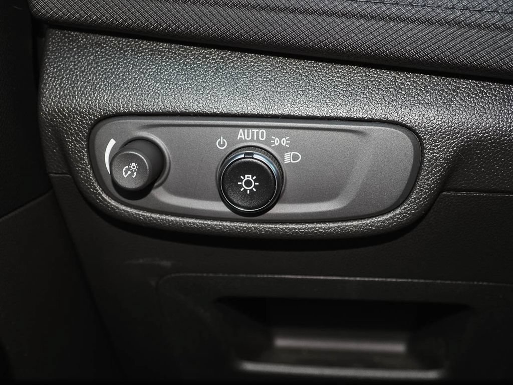 Used 2025 Chevrolet TrailBlazer LT w/ LT Cold Weather Package FWD image 25
