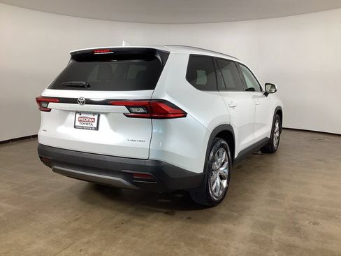 Used 2024 Toyota Grand Highlander AWD image 5
