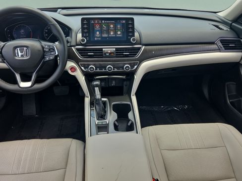 Used 2018 Honda Accord Touring image 13