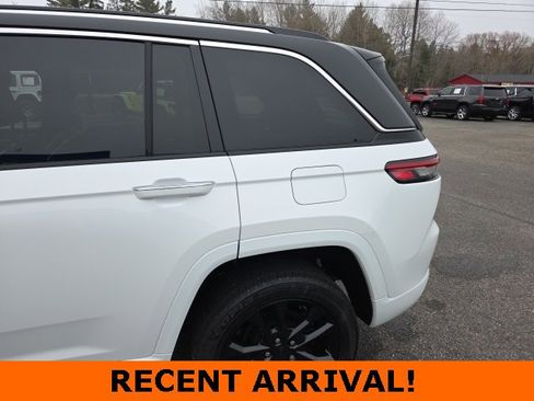 Used 2023 Jeep Grand Cherokee Overland w/ Luxury Tech Group IV image 41