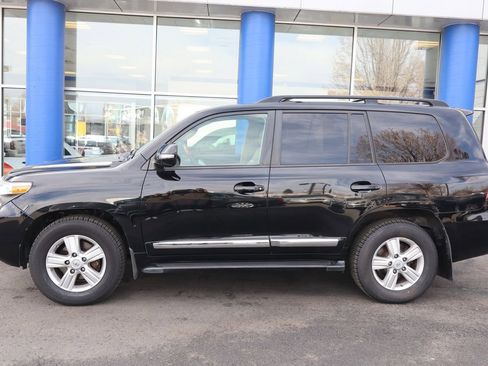 Used 2013 Toyota Land Cruiser image 2