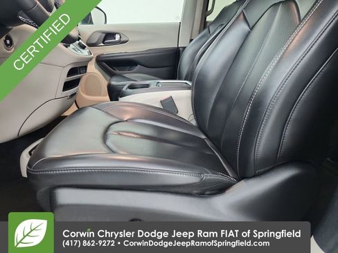 Certified 2023 Chrysler Pacifica Touring-L image 20