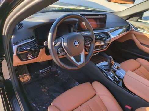 Certified 2023 BMW 530e w/ Convenience Package image 10