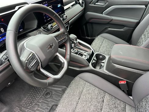Used 2025 Chevrolet Colorado Z71 w/ Technology Package image 10