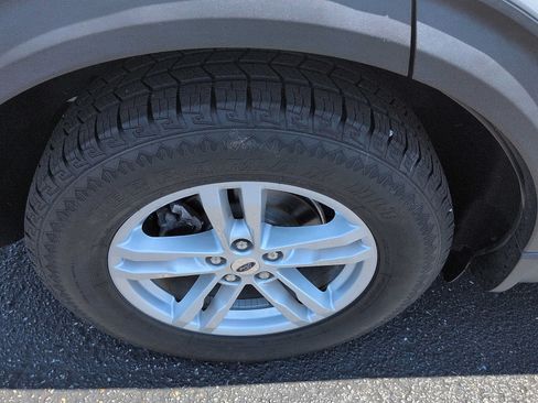 Used 2021 Ford Explorer XLT w/ Equipment Group 202A AWD/4WD image 9