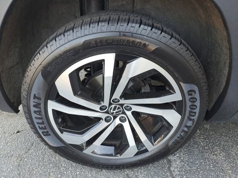 Used 2020 Volkswagen Atlas Cross Sport SEL R-Line AWD/4WD image 22