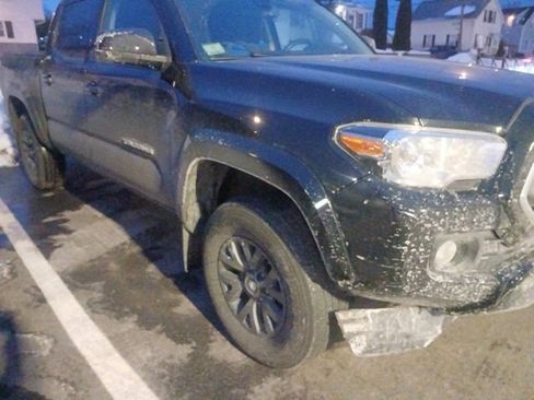 Used 2020 Toyota Tacoma SR5 image 1