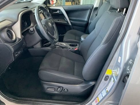 Used 2018 Toyota RAV4 XLE AWD/4WD image 3