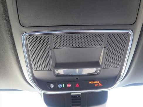 Used 2025 Chevrolet Traverse High Country FWD image 21