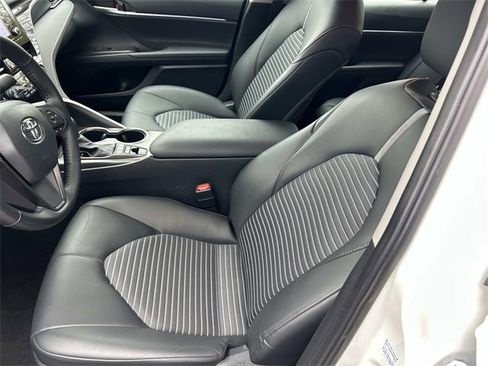 Used 2024 Toyota Camry SE image 14