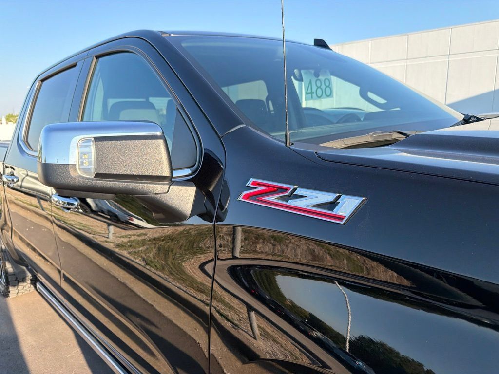 Used 2022 Chevrolet Silverado 1500 LTZ w/ LTZ Premium Package AWD/4WD image 7