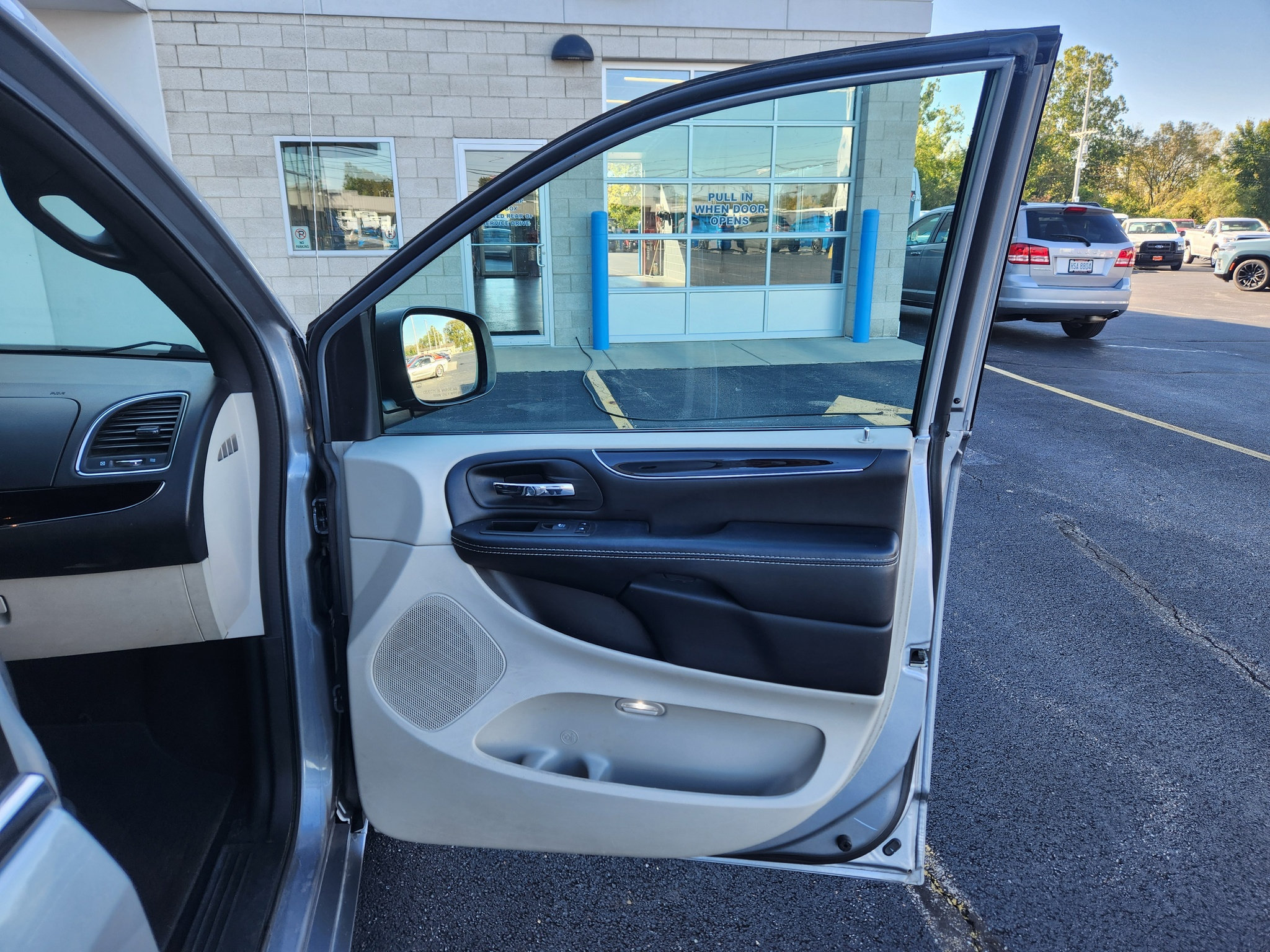 Used 2019 Dodge Grand Caravan SXT FWD image 29