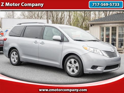 Used 2017 Toyota Sienna LE image 1